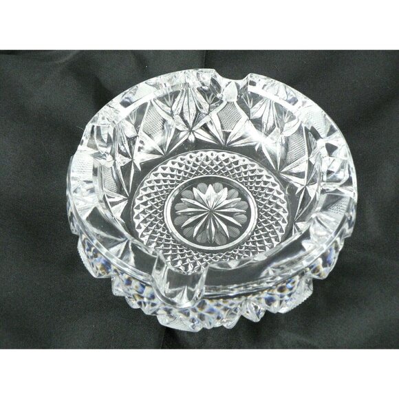 Vintage Pressed Glass Ashtray With Etched Geometric Pattern & Four Slots 6" Dia - Picture 5 of 8